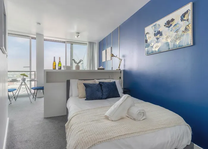 Bullring Modern & Stylish Apartment With City Skyline Views & Free Parking