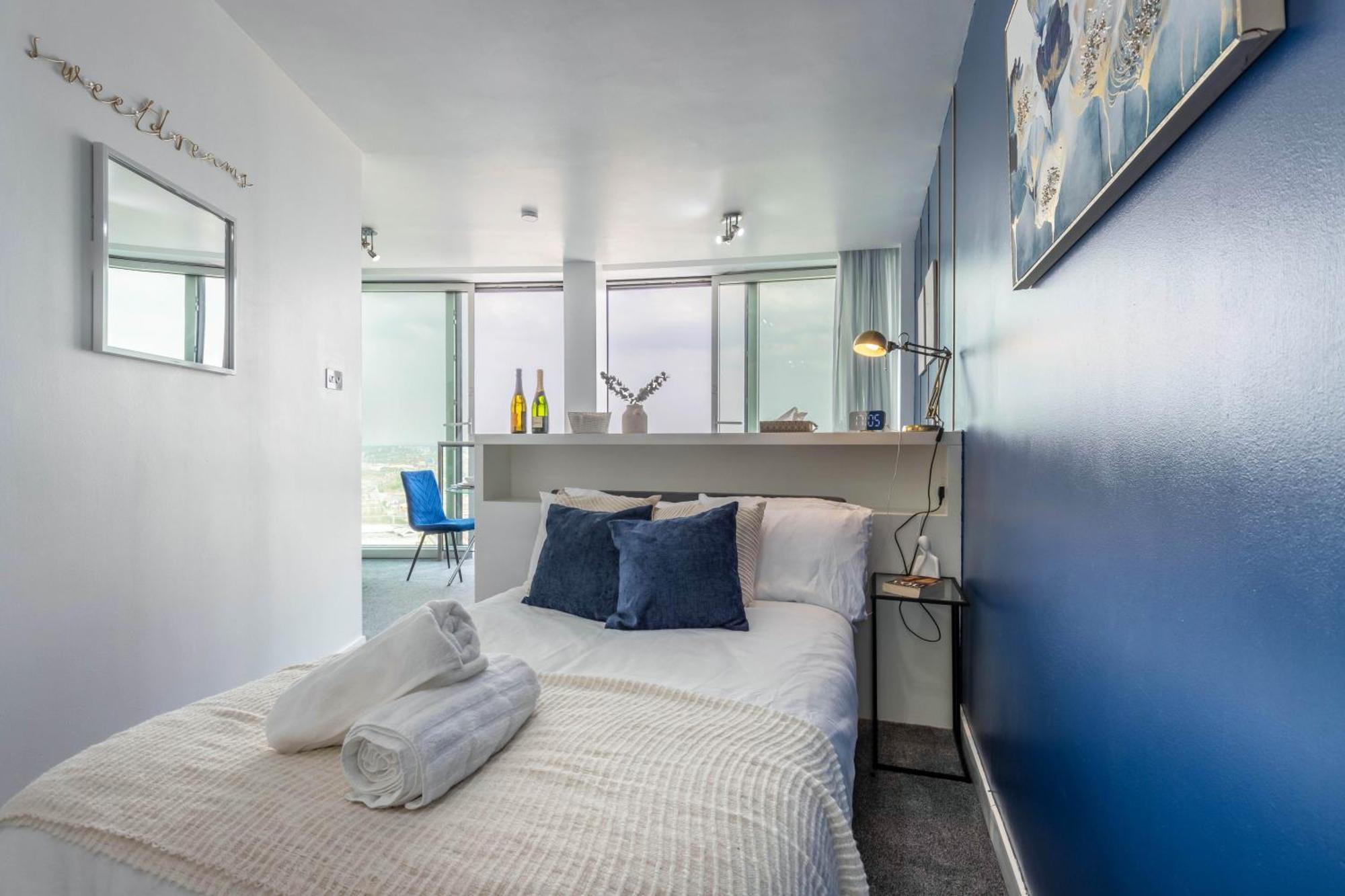 Apartment Bullring Modern & Stylish With Skyline Views & Free Parking