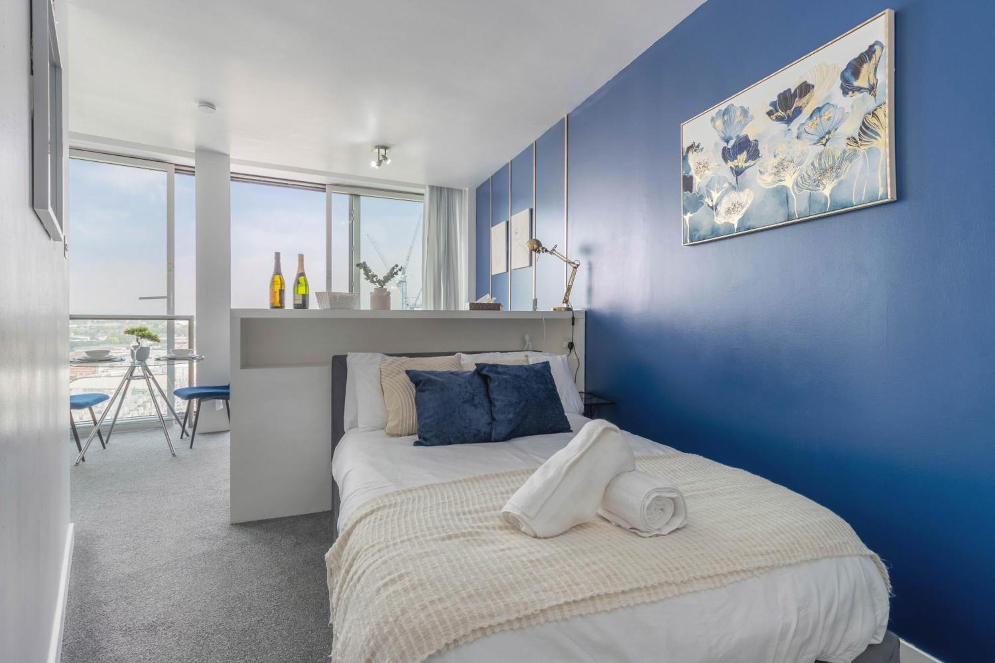 Bullring Modern & Stylish With Skyline Views & Free Parking Apartment *